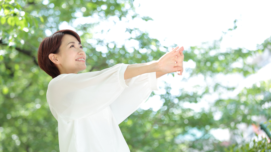 ストレッチする女性